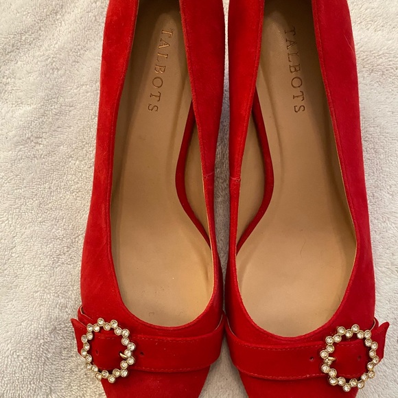 Talbots Isa Suede Buckle Pumps Red Sz 9.5 NWOB - Picture 2 of 5